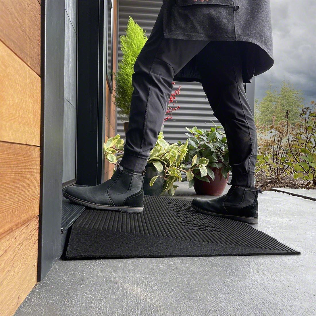 2.5 H Gray EZ-ACCESS Transitions Angled Entry Mat